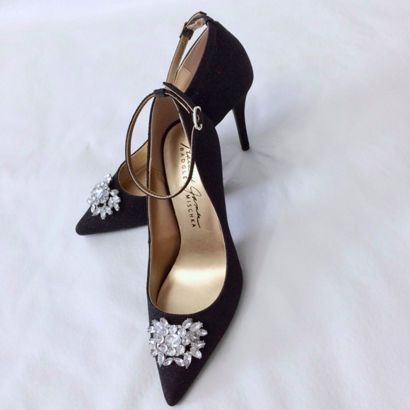 SOLD || Mark&James Badgley Mischka || Black Heels - Picture 2 of 5